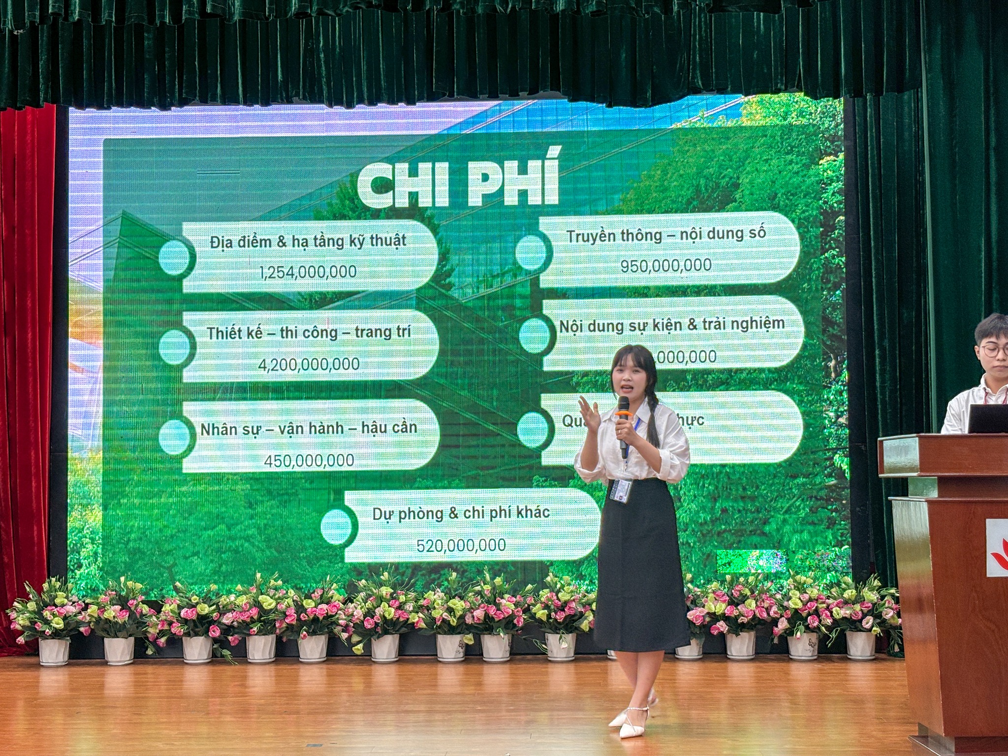 TVC được xây dựng theo phong cách cảm xúc – kể chuyện, kết hợp yếu tố hành trình phát triển của thương hiệu và lòng tri ân khách hàng.