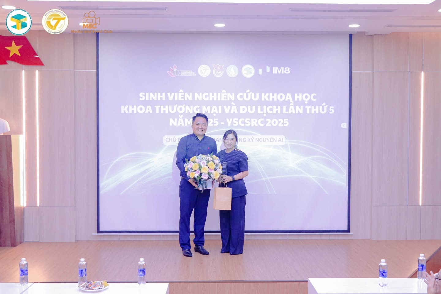 HOẠT ĐỘNG HỌC THUẬT GẮN VỚI GIẢI PHÁP PHÁT TRIỂN THÀNH PHỐ