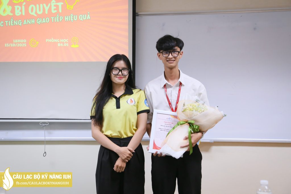 Hơn 150 sinh viên IUH lấp đầy khán phòng, sẵn sàng cho hành trình chinh phục tiếng Anh.