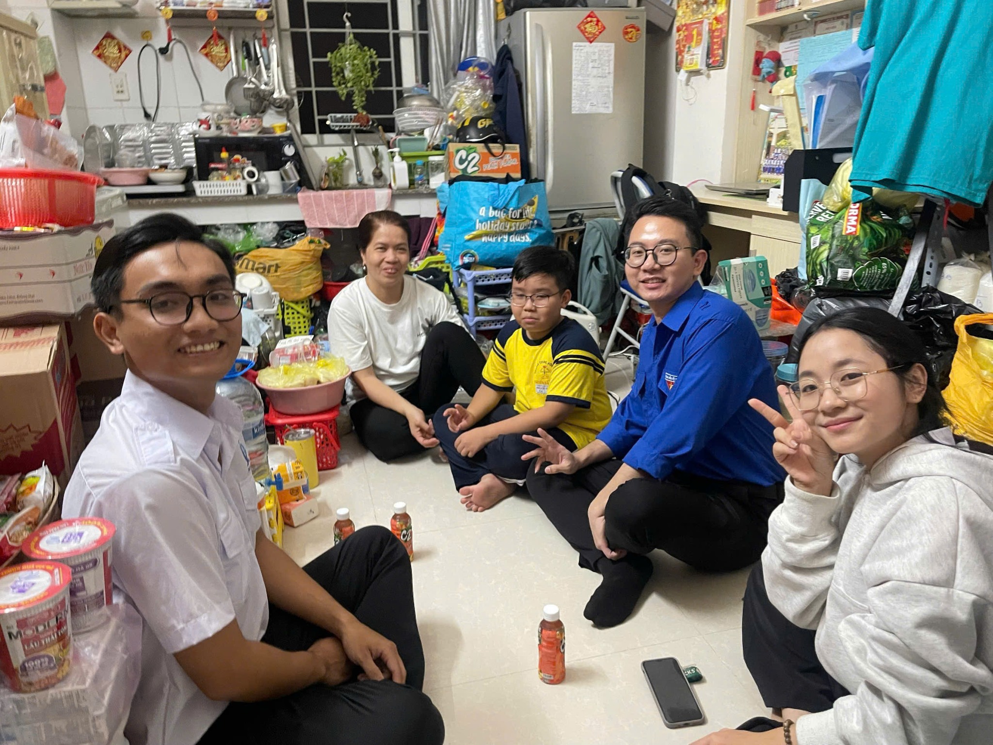 Sự đồng hành của IUH là điểm tựa vững chắc cho gia đình các em học sinh có hoàn cảnh khó khăn.