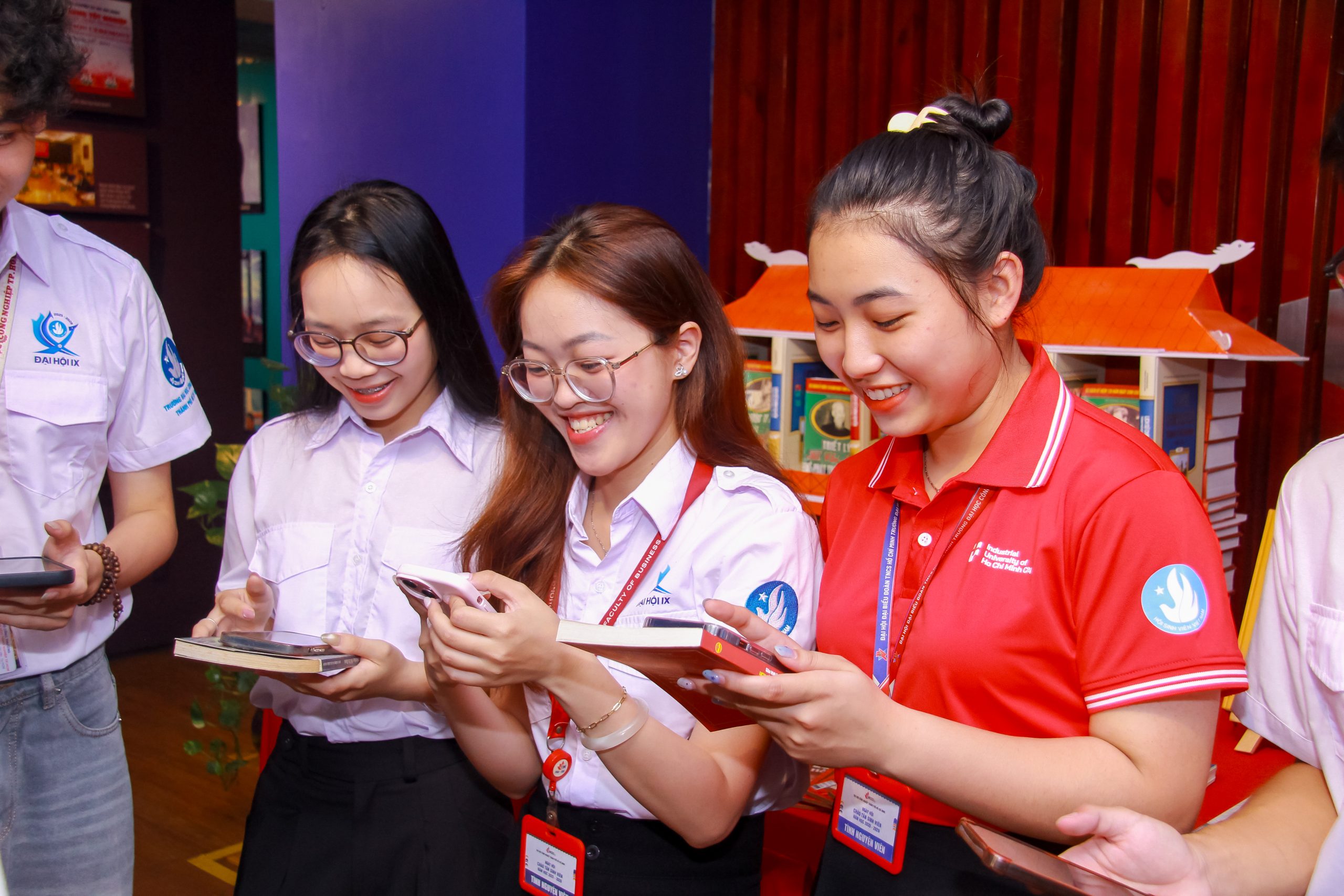 KHOẢNH KHẮC TRI THỨC – HÀNH TRÌNH 70 NĂM TỰ HÀO