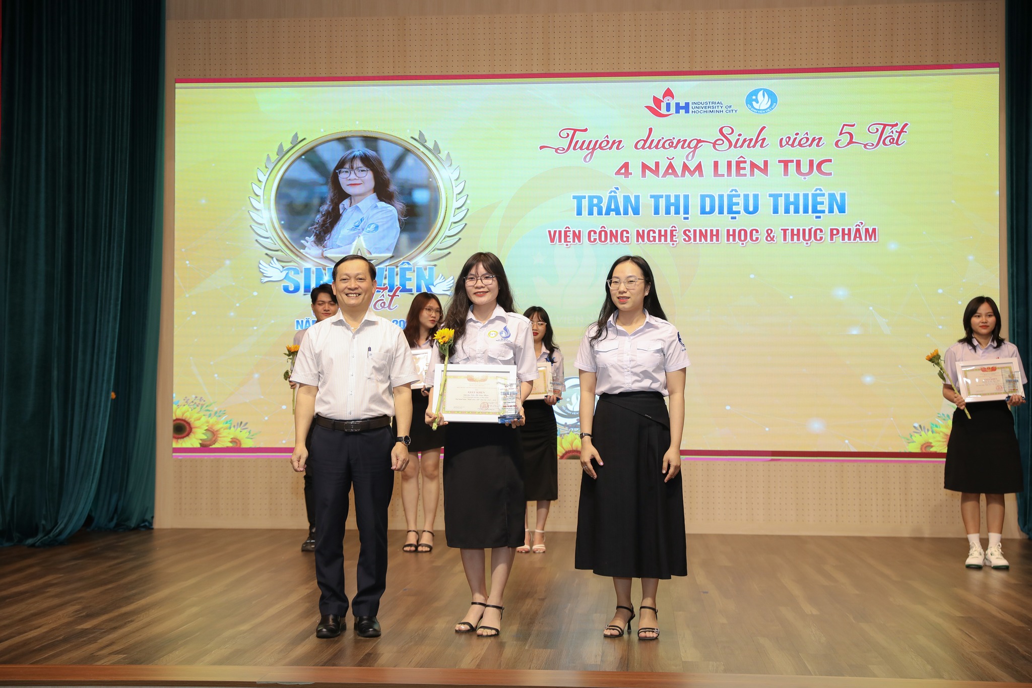 BÀI TUYÊN DƯƠNG SINH VIÊN TIÊU BIỂU THÁNG 10/2025 DANH HIỆU SINH VIÊN 5 TỐT CẤP THÀNH PHỐ