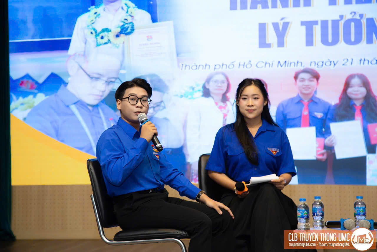  Sự hào hứng của các bạn sinh viên khi nhận được những lời khuyên "xương máu".