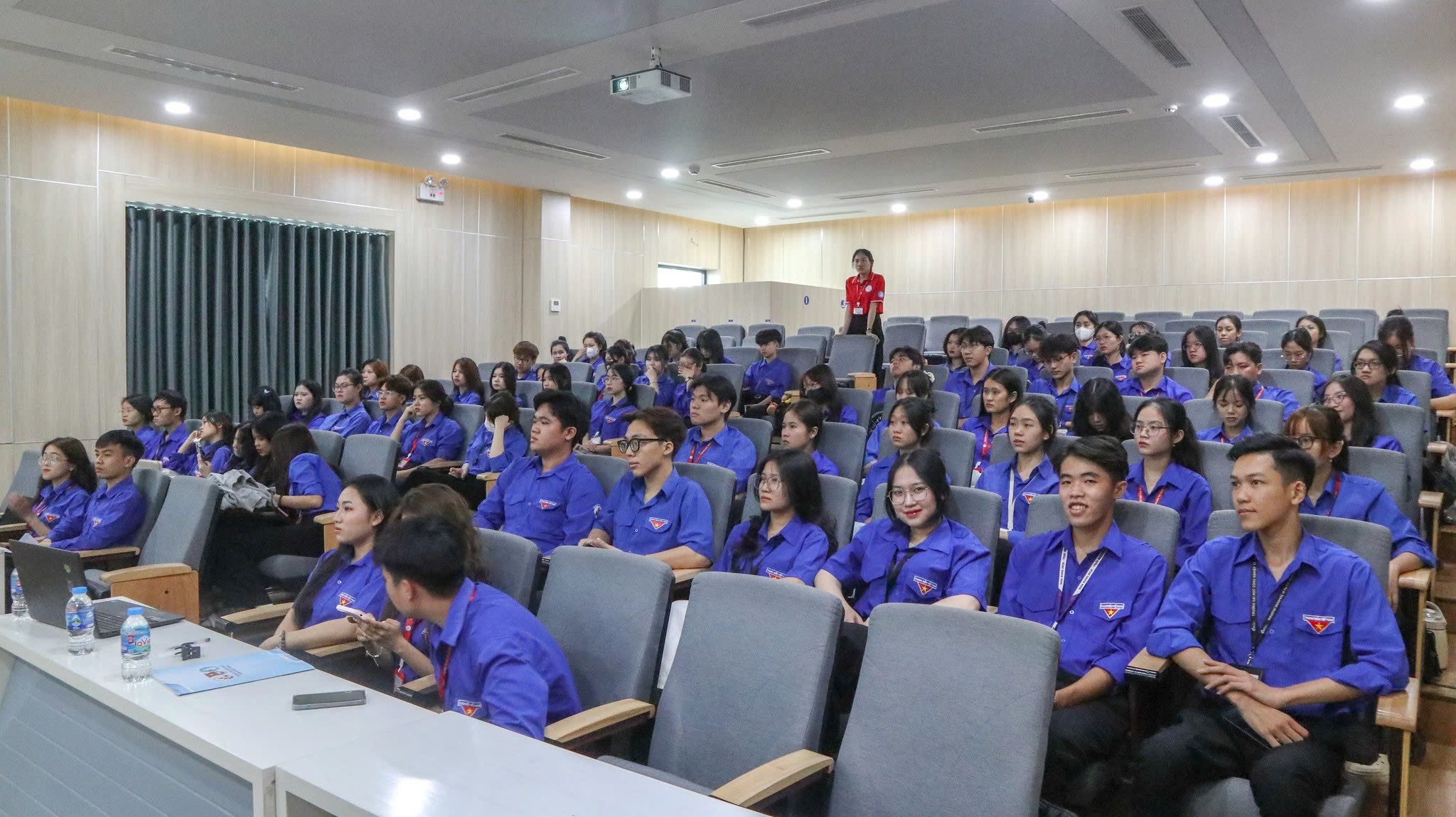 Tuổi trẻ IUH tổ chức sinh hoạt chi đoàn chủ đề tháng 9 & 10 “Tôi Yêu Tổ Quốc Tôi”