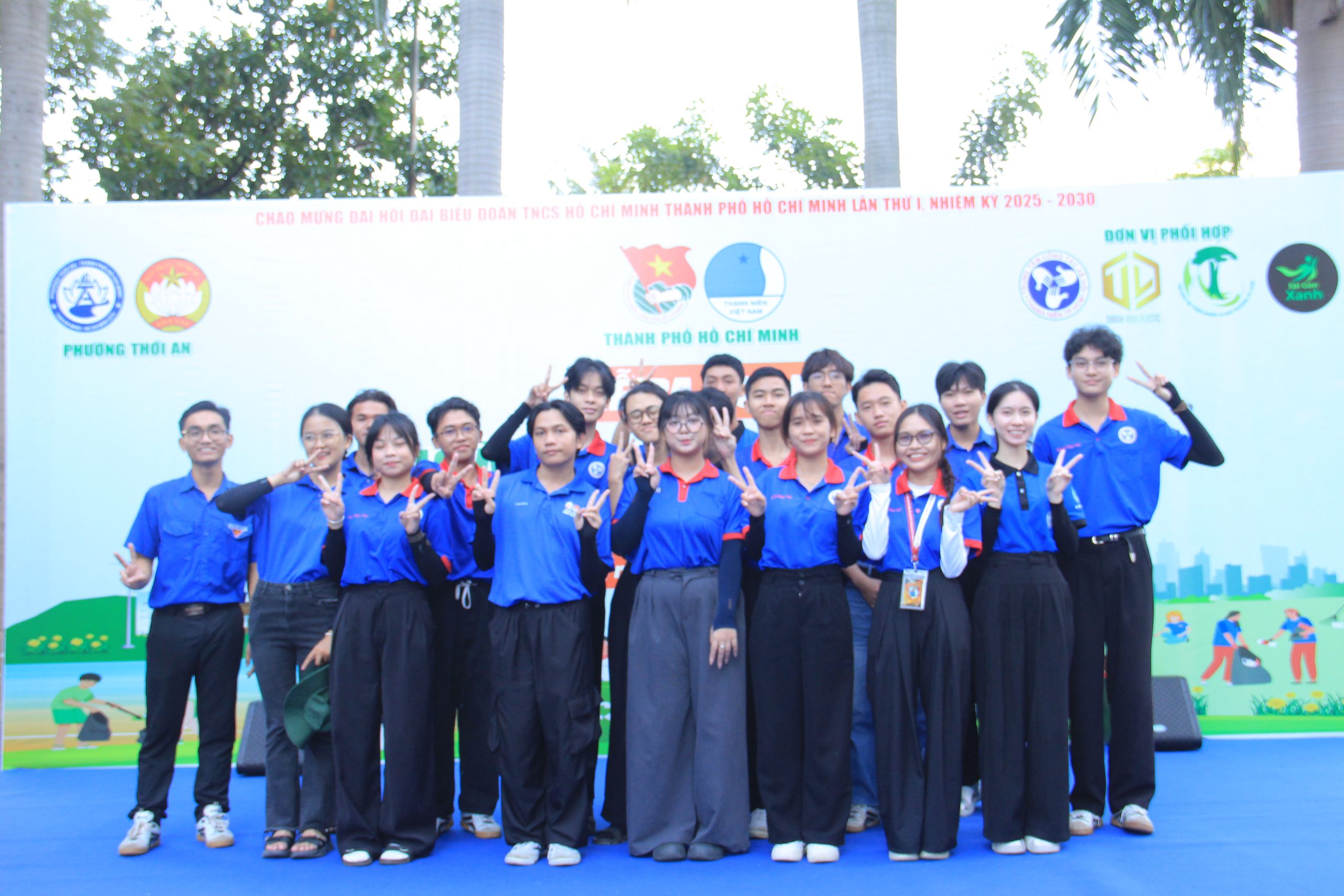 Tuổi trẻ IUH hưởng ứng cao điểm chủ nhật xanh lần thứ 164