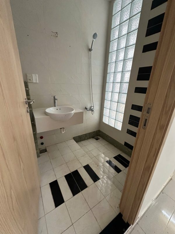 Địa chỉ: 493/lê đức thọ