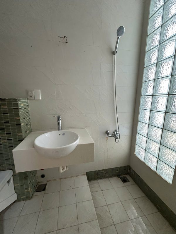 Địa chỉ: 493/lê đức thọ