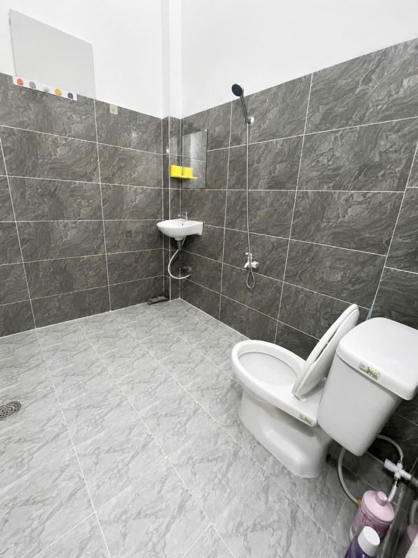 15 đường số 4 ( gần dương quảng hàm)
